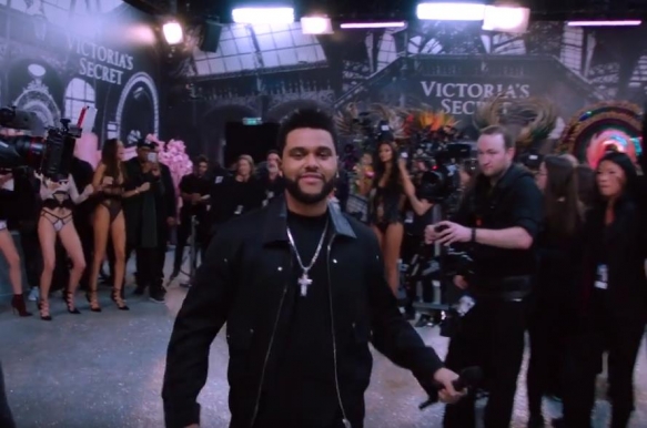 THE WEEKND - Starboy (VS Fashion Show 2016)